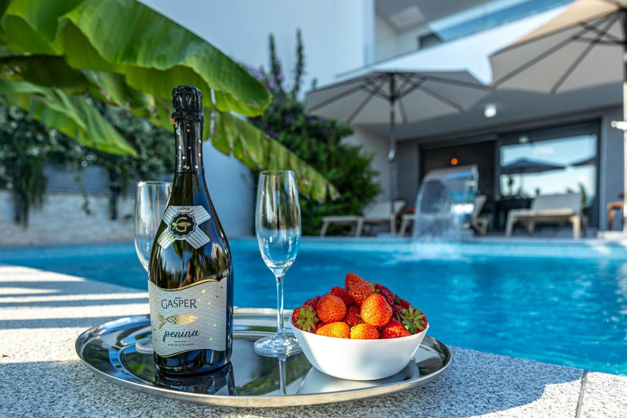Luxury Villas White Sails Pinezići Dış mekan fotoğraf
